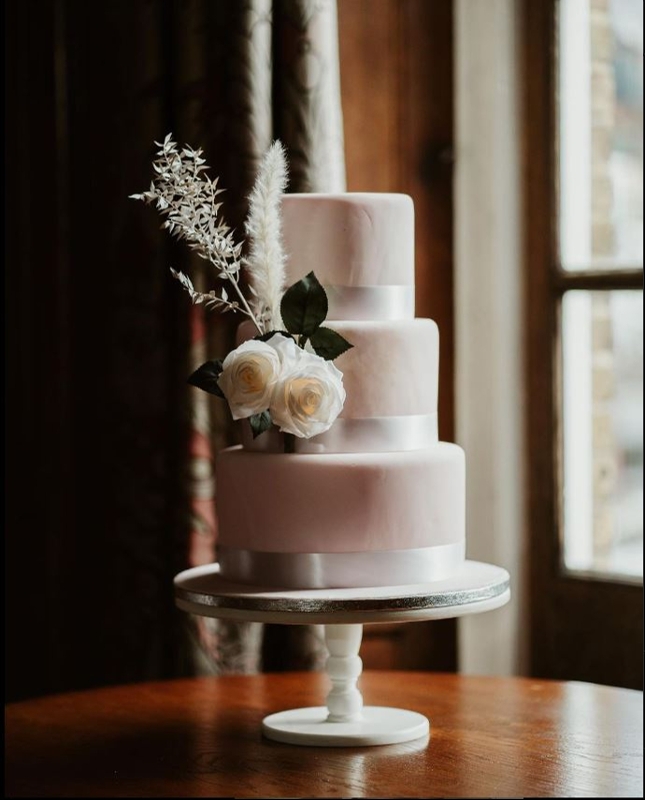 Gallery image 1: Gwyneth Johnson Cake Design