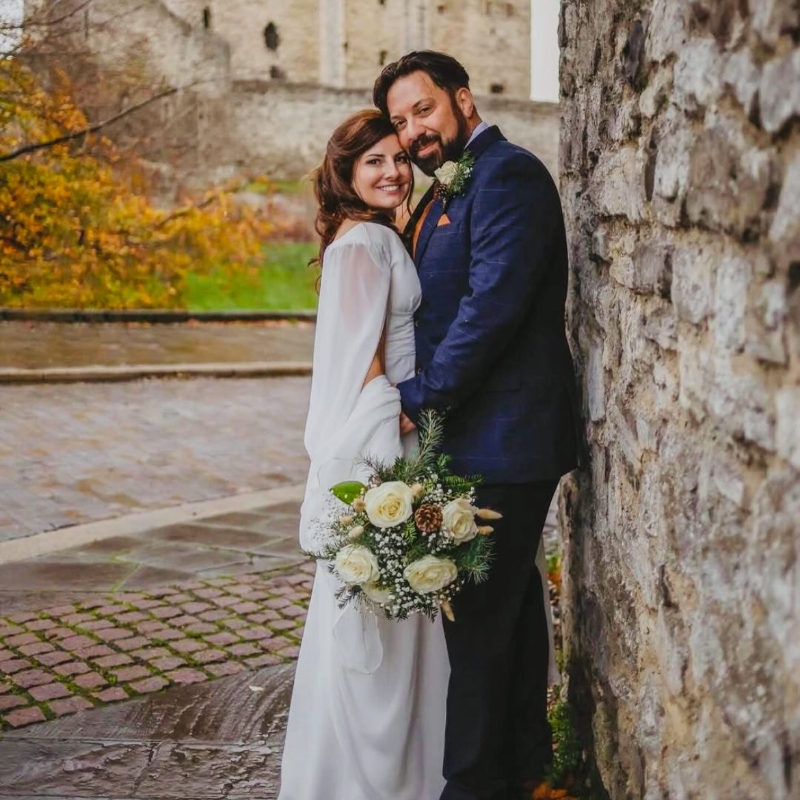 Gallery image 1: kiss-the-bride