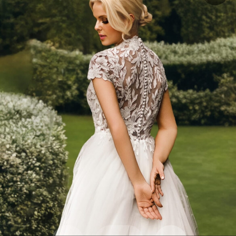 Gallery image 2: kiss-the-bride