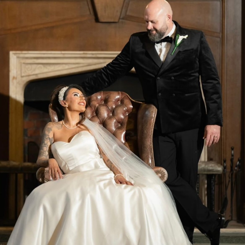 Gallery image 3: kiss-the-bride