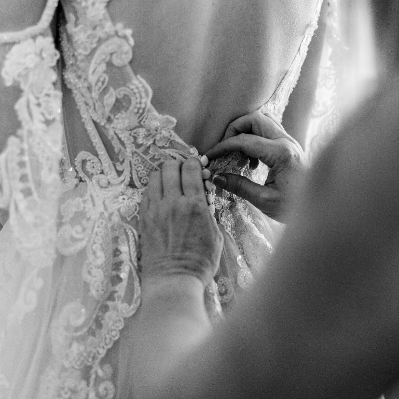 Gallery image 6: kiss-the-bride