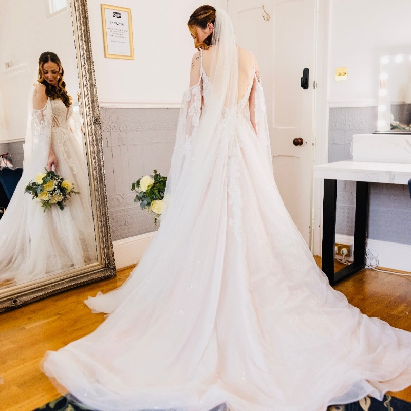 Gallery image 8: kiss-the-bride