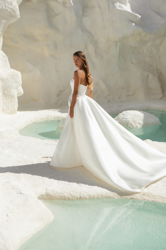 Gallery image 18: lex-and-dot-bridal