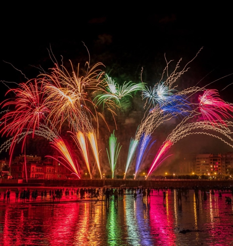 Gallery image 6: phoenix-fireworks