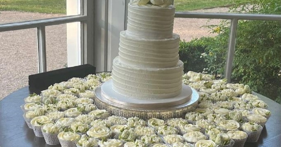 Image 3: Gwyneth Johnson Cake Design