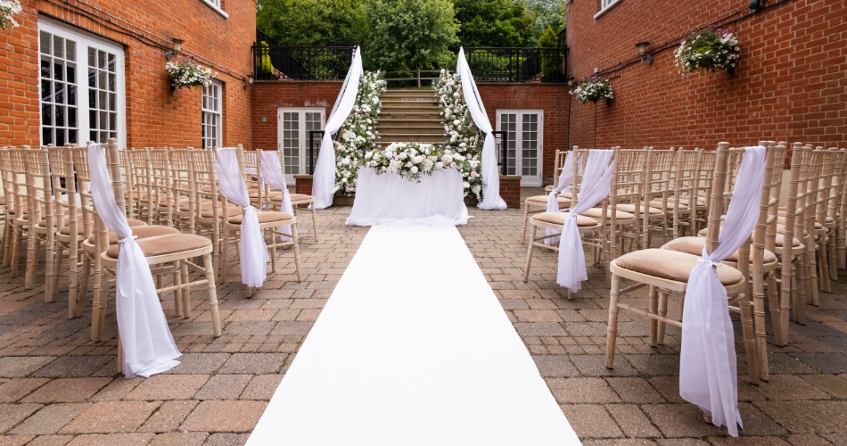 Image 5: Brandshatch Place Hotel