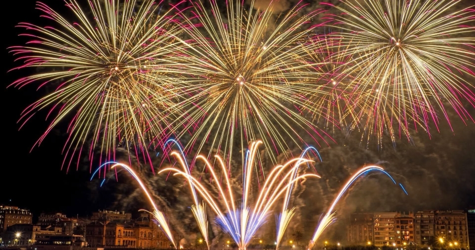 Image 2: Phoenix Fireworks