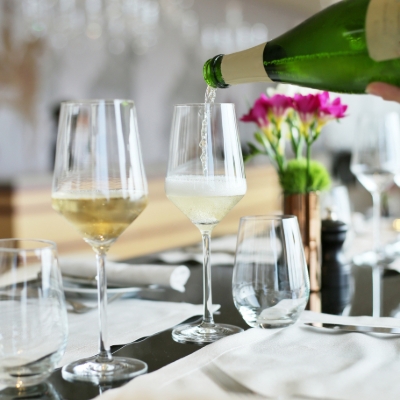 How to choose the right Champagne for your wedding - 7 top tips