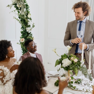 How to incorporate a slideshow into your best man’s speech