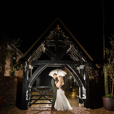 Looking for a calm, friendly, down to earth wedding photographer?