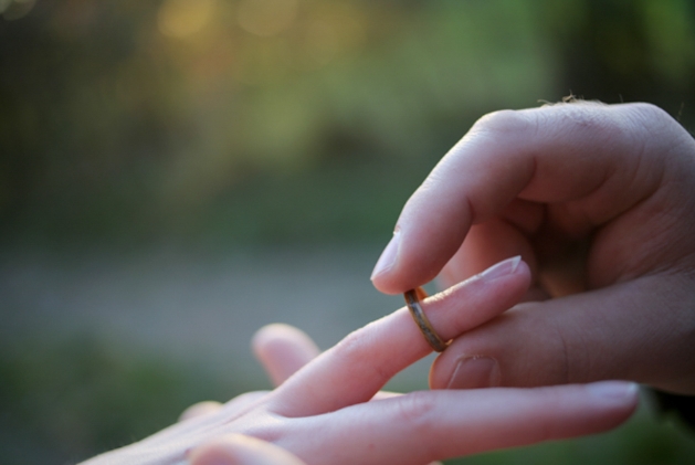 Kissed by fire - a Kent styled shoot: Image 5