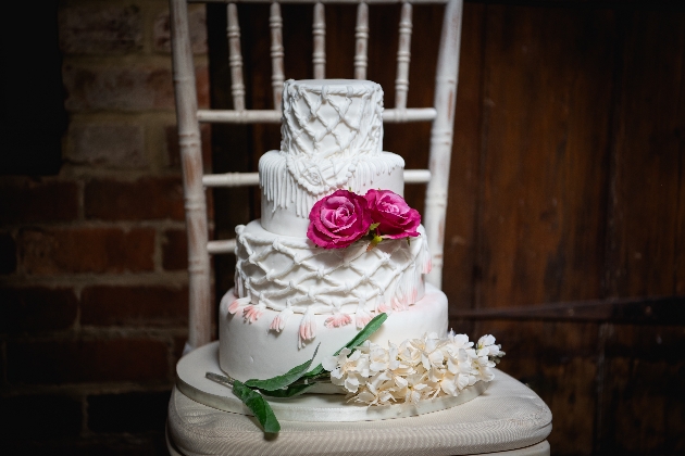example of poorly made wedding cake with clumsy macrame icing detail