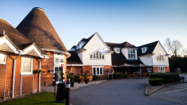 outdoor image of front of hotel Mercure Tunbridge Wells Hotel